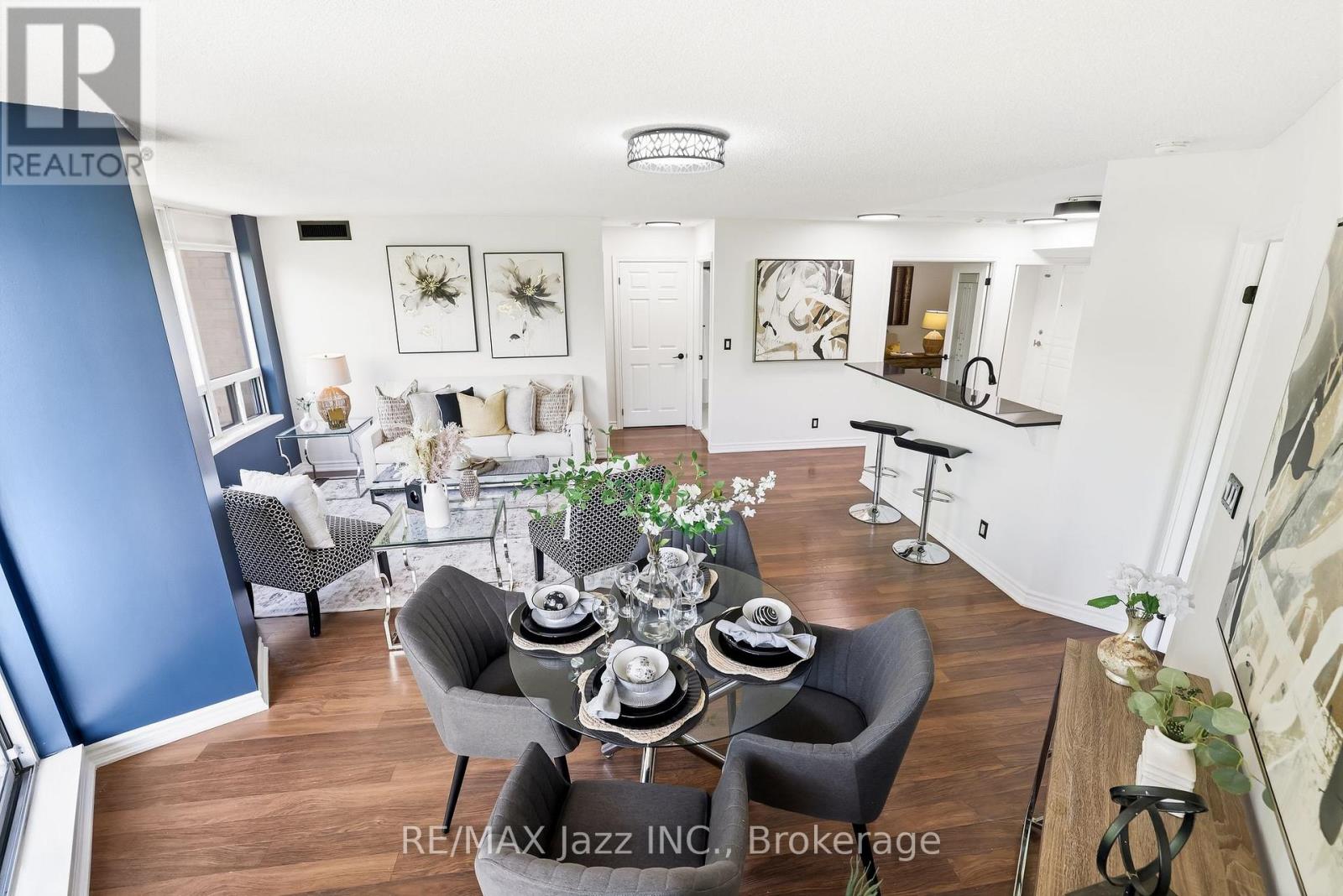 #307 16 DALLIMORE CIRCLE - 18