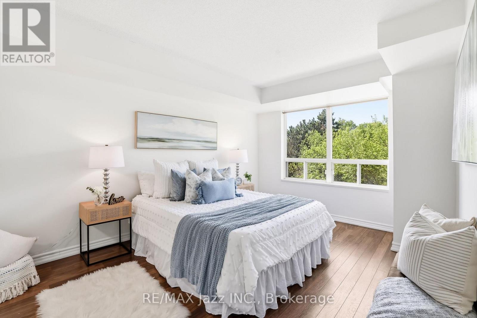#307 16 DALLIMORE CIRCLE - 23