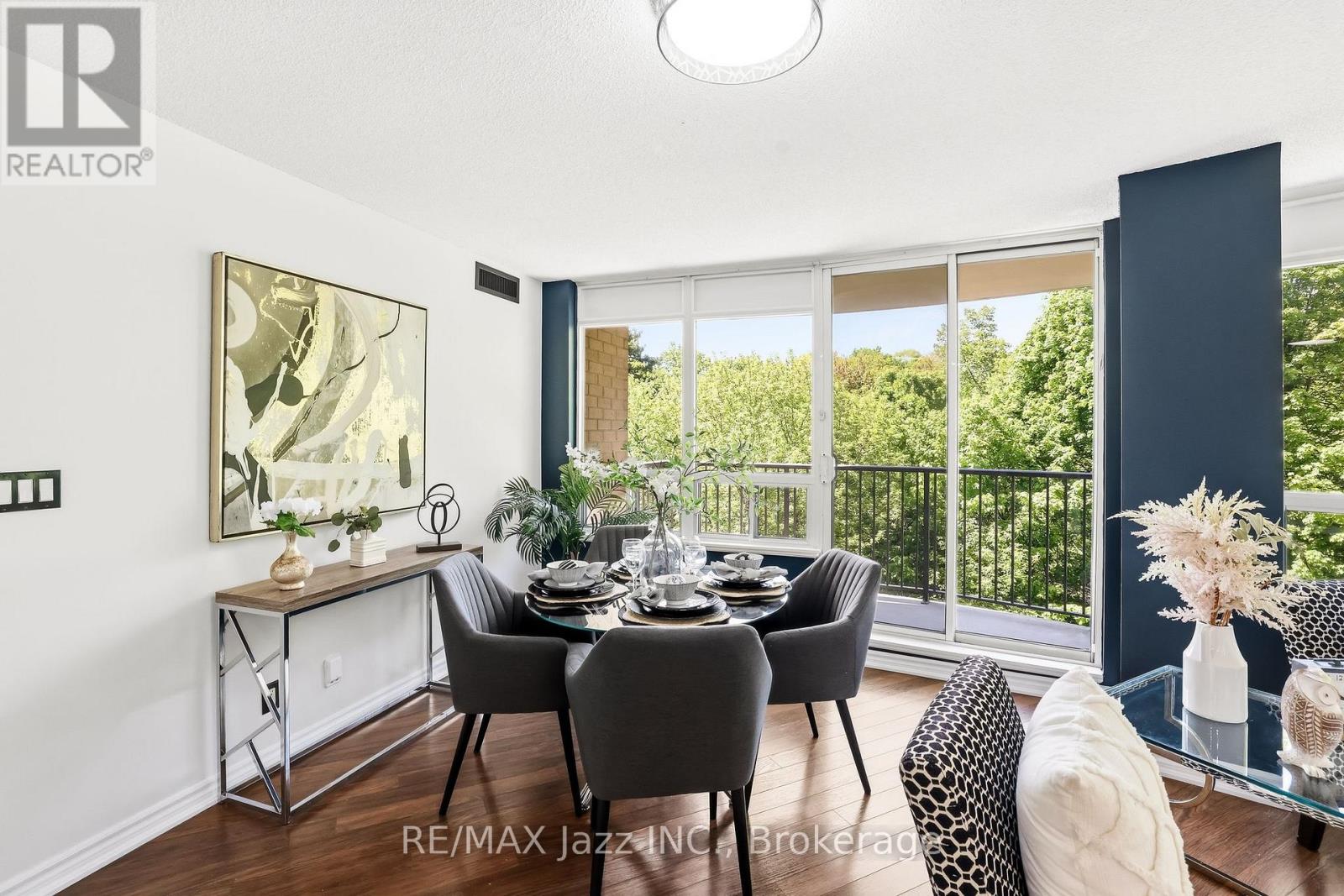 #307 16 DALLIMORE CIRCLE - 19