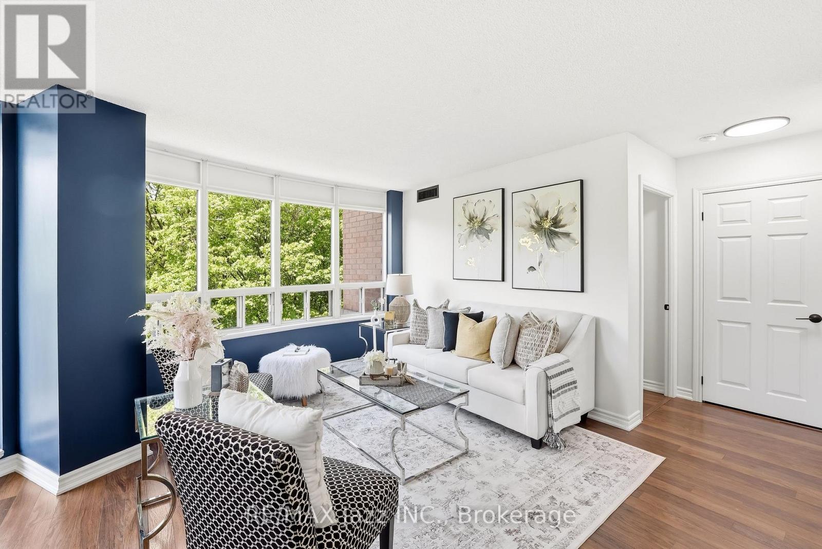 #307 16 DALLIMORE CIRCLE - 16