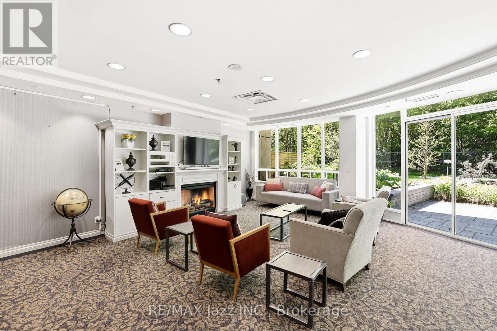 #307 16 DALLIMORE CIRCLE - 38