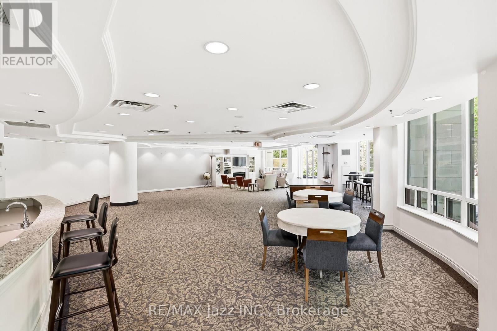#307 16 DALLIMORE CIRCLE - 40