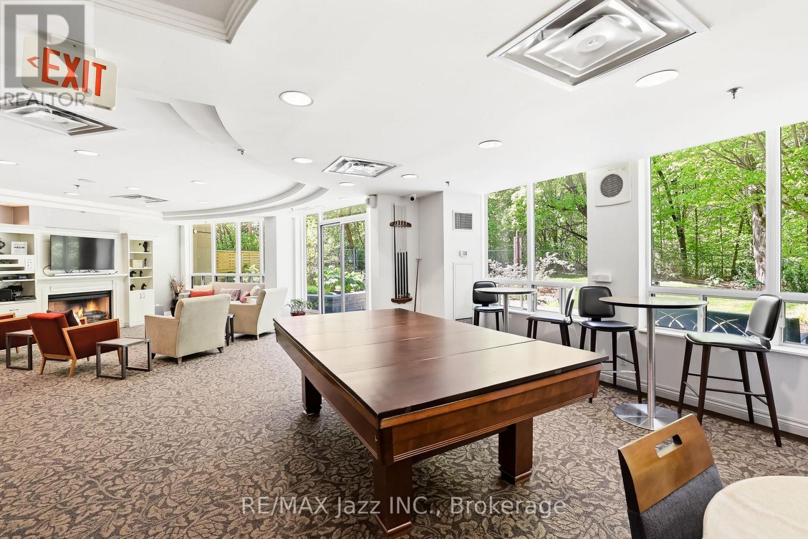 #307 16 DALLIMORE CIRCLE - 39