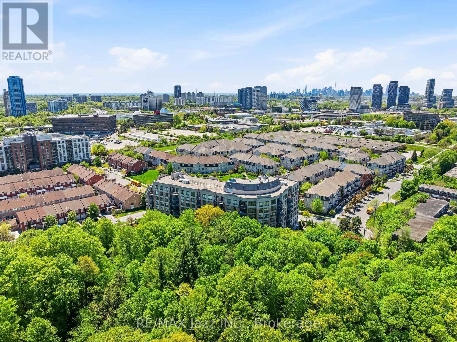 #307 16 DALLIMORE CIRCLE - 4