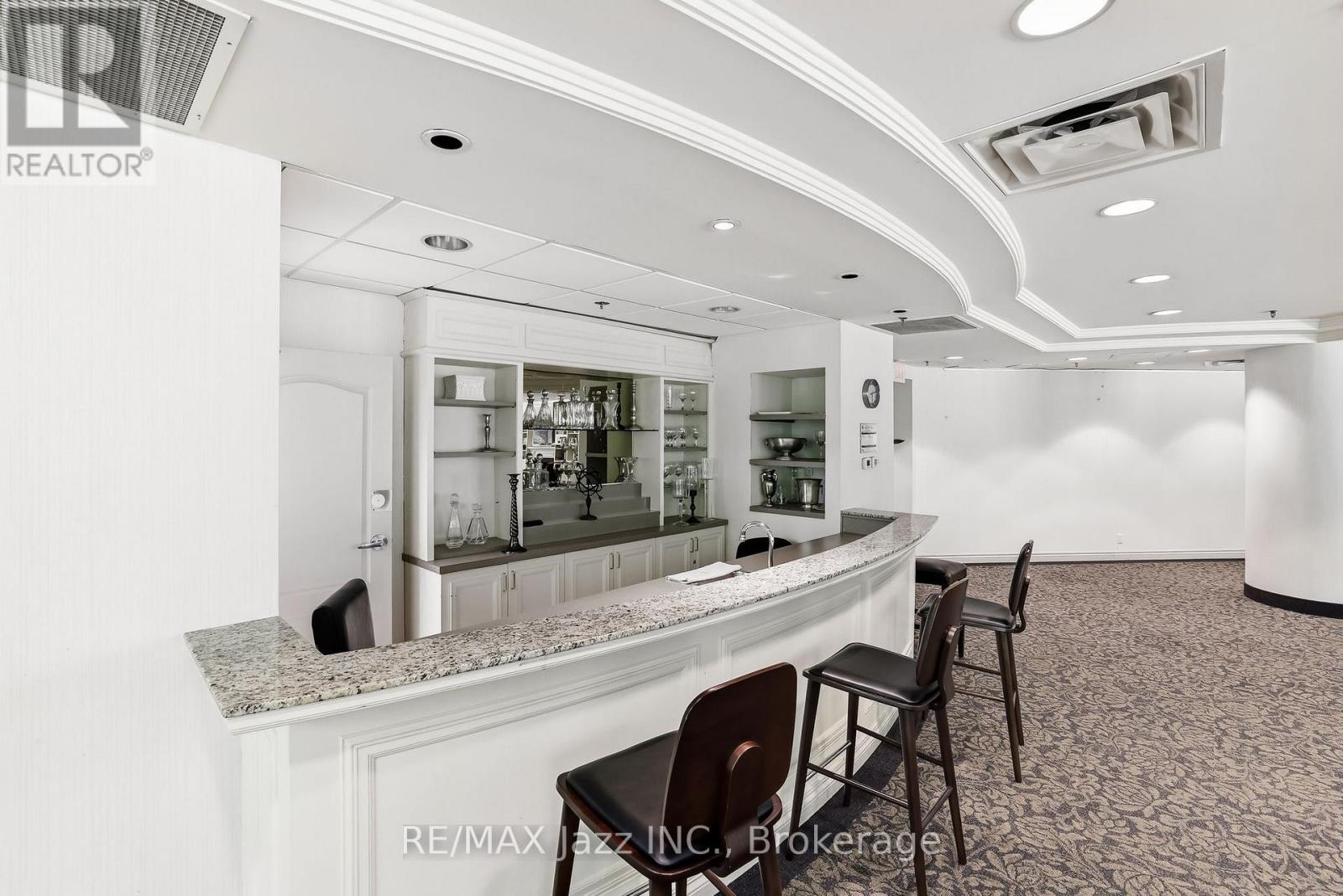 #307 16 DALLIMORE CIRCLE - 41