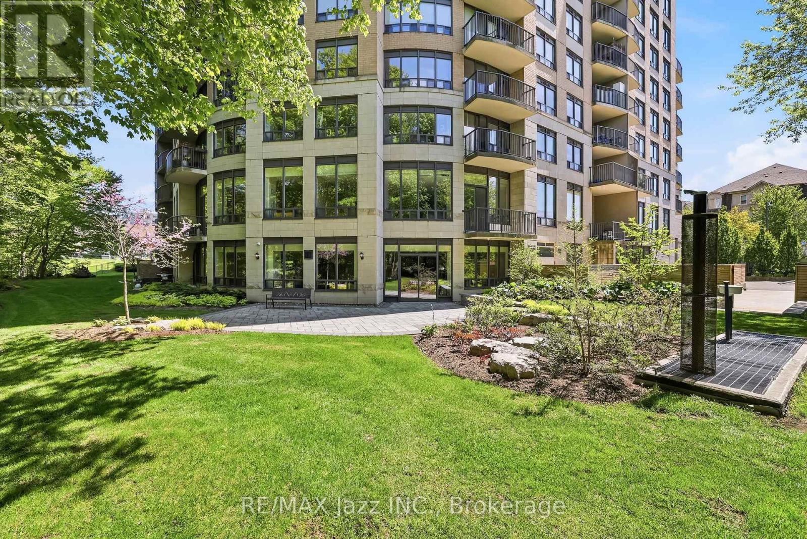 #307 16 DALLIMORE CIRCLE - 46