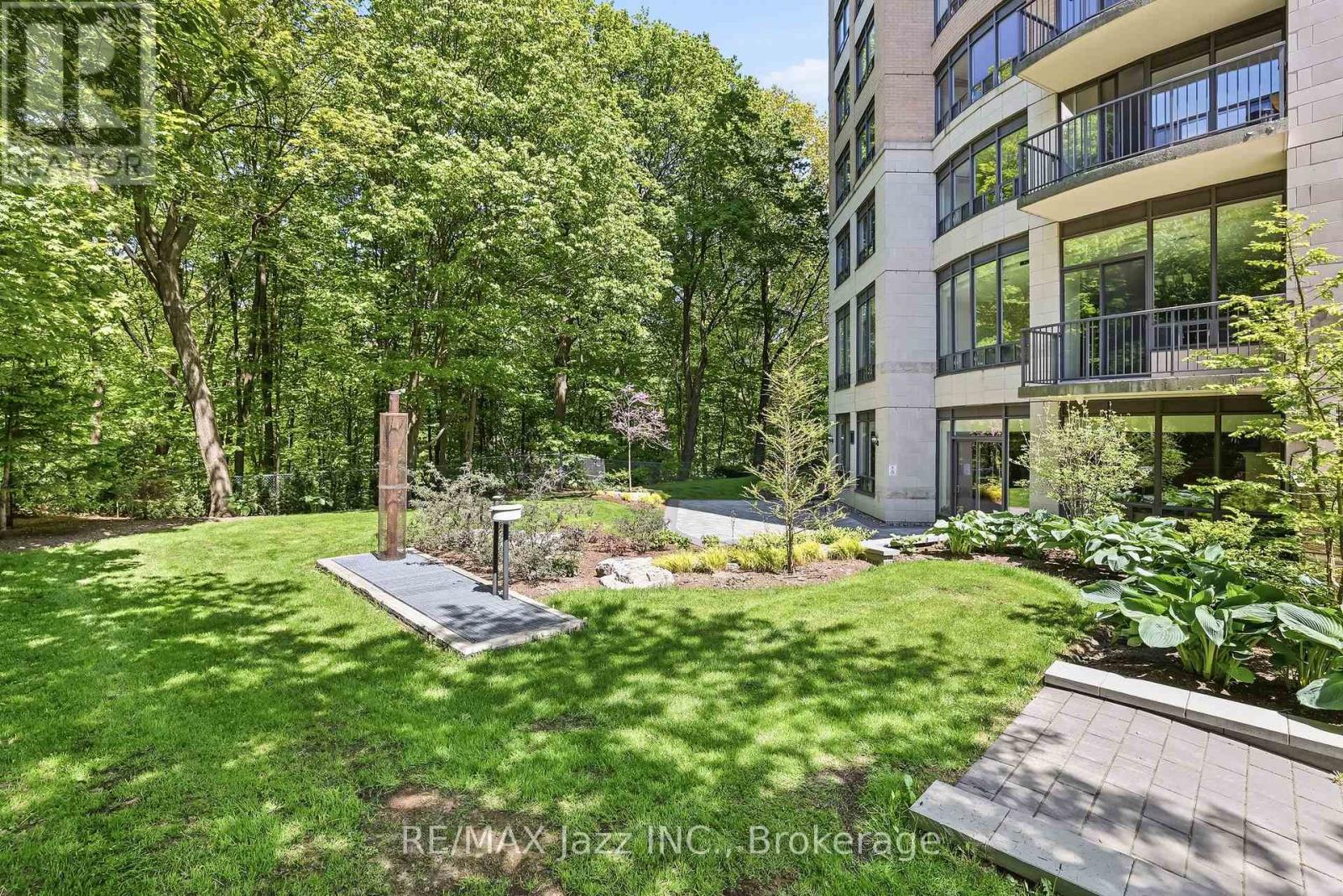#307 16 DALLIMORE CIRCLE - 47