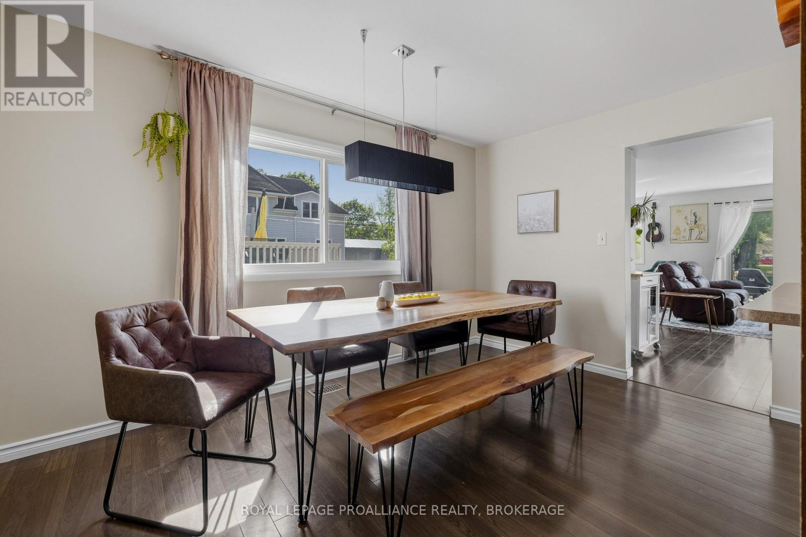 158 ARTHUR STREET - 16