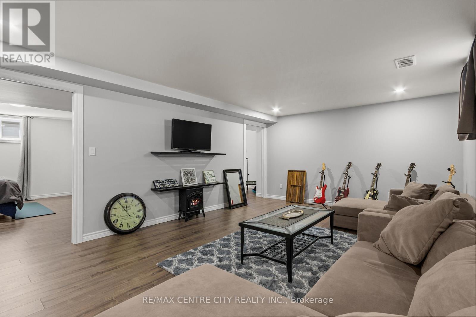58 POTTER DRIVE - 24