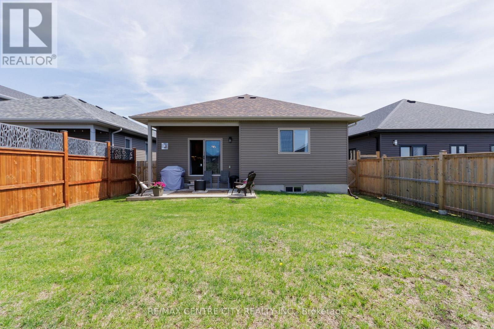 58 POTTER DRIVE - 30