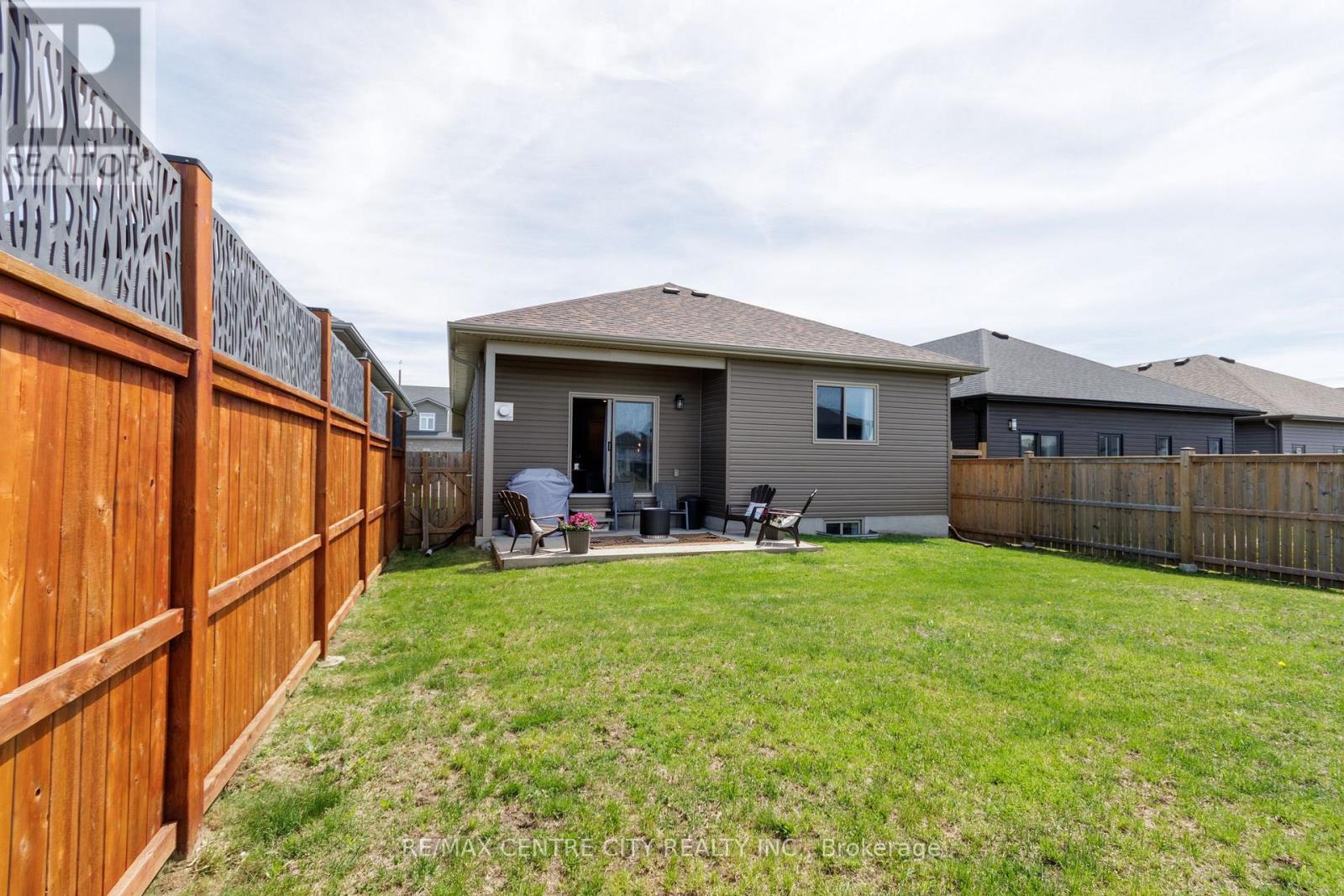 58 POTTER DRIVE - 31