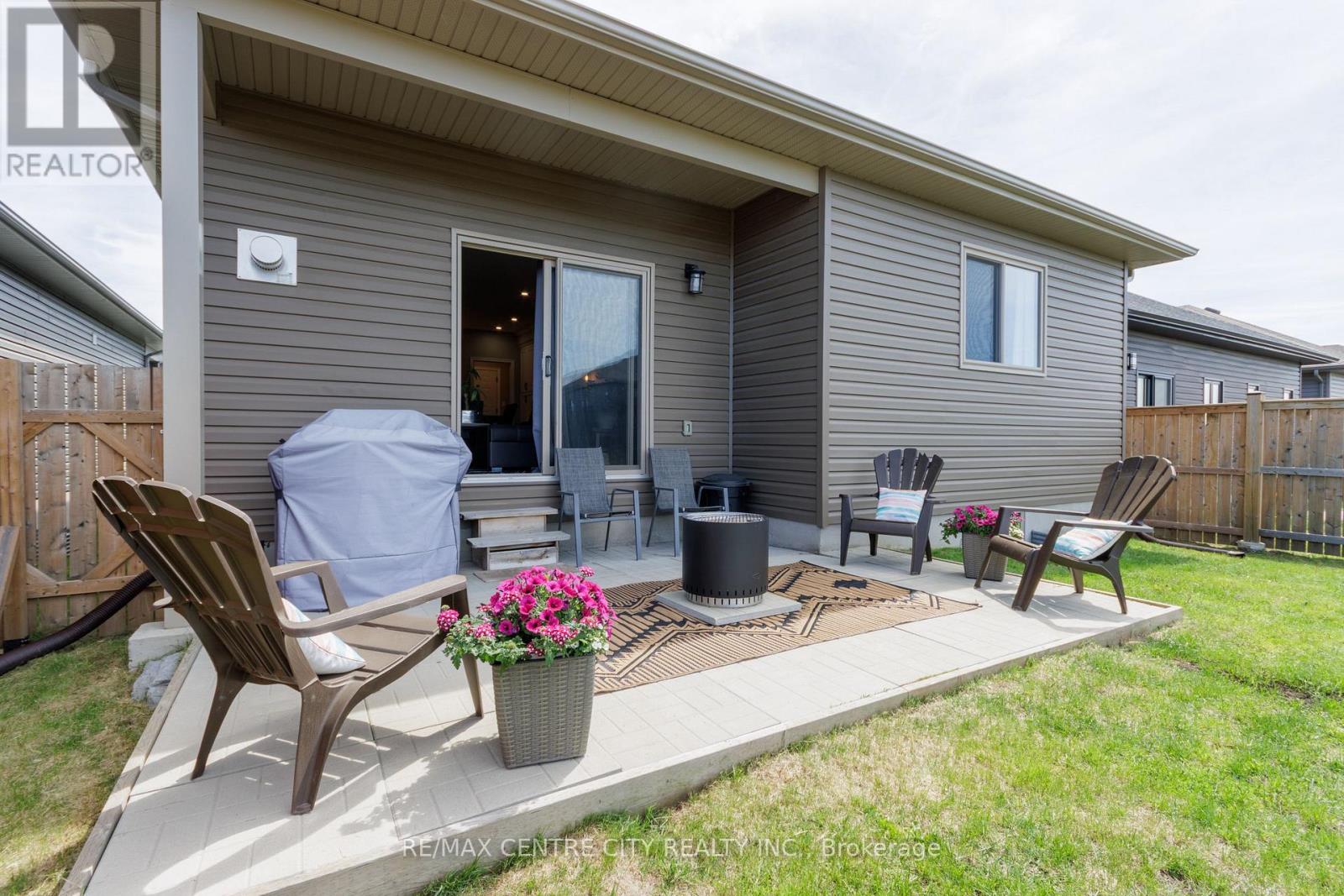 58 POTTER DRIVE - 32