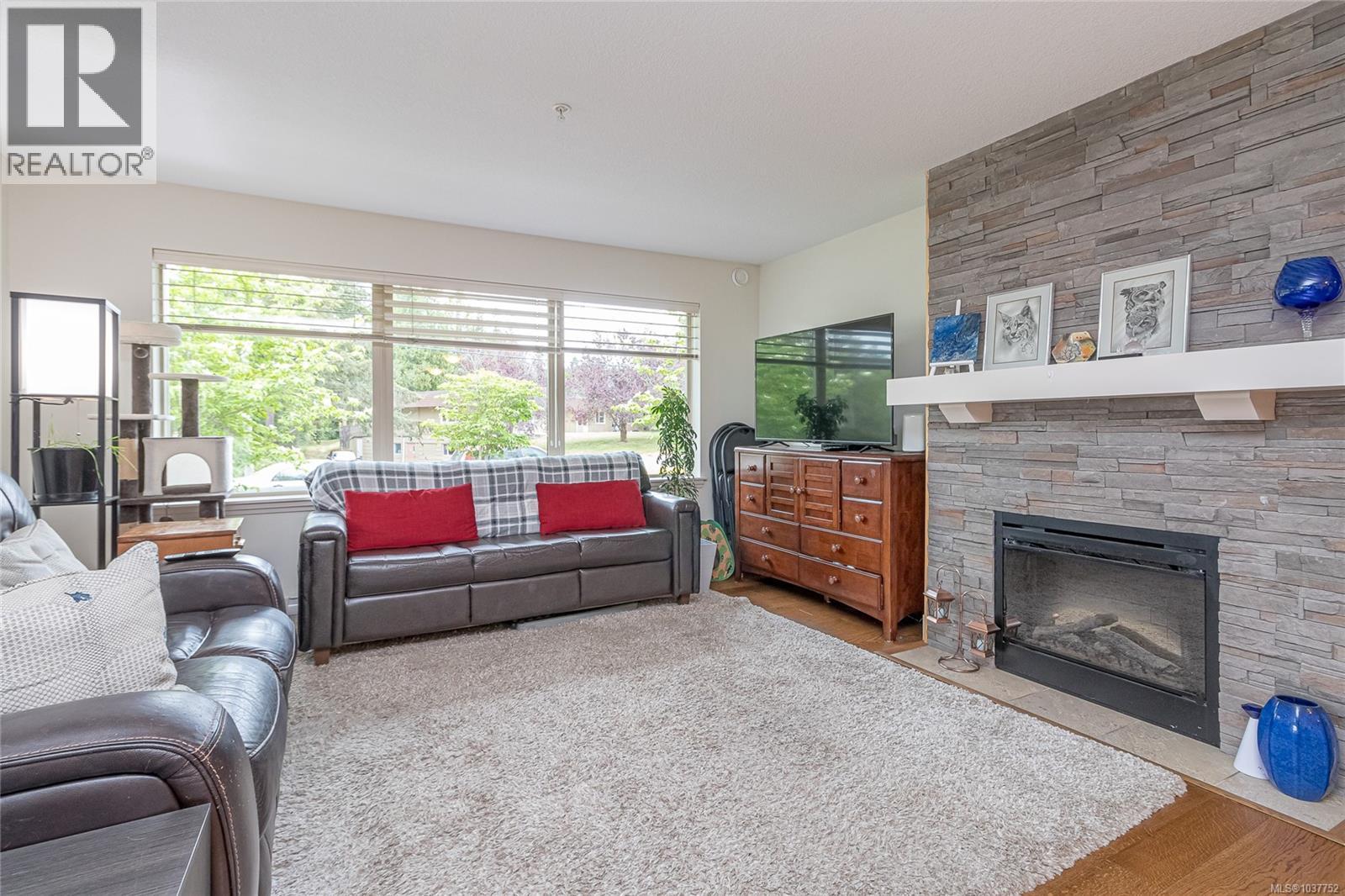 201 257 Moilliet St S, Parksville