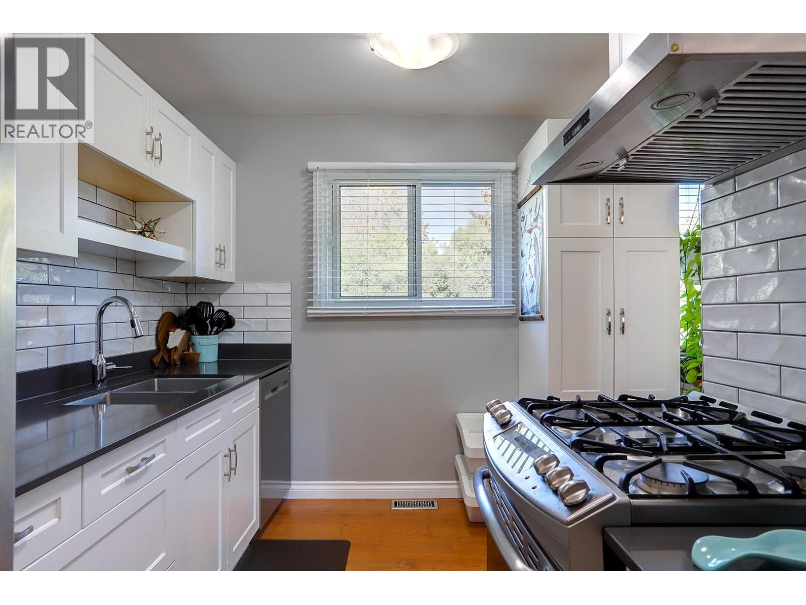 744 Arbutus Road - 10