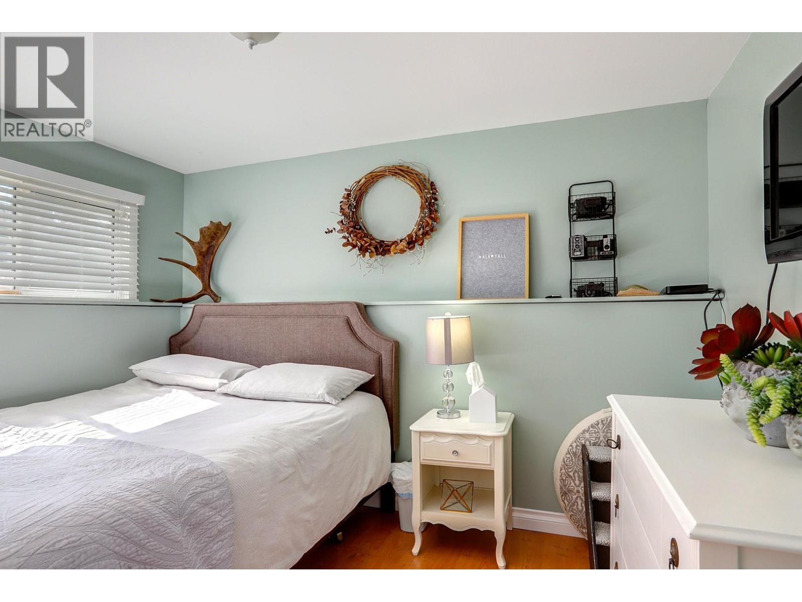 744 Arbutus Road - 17