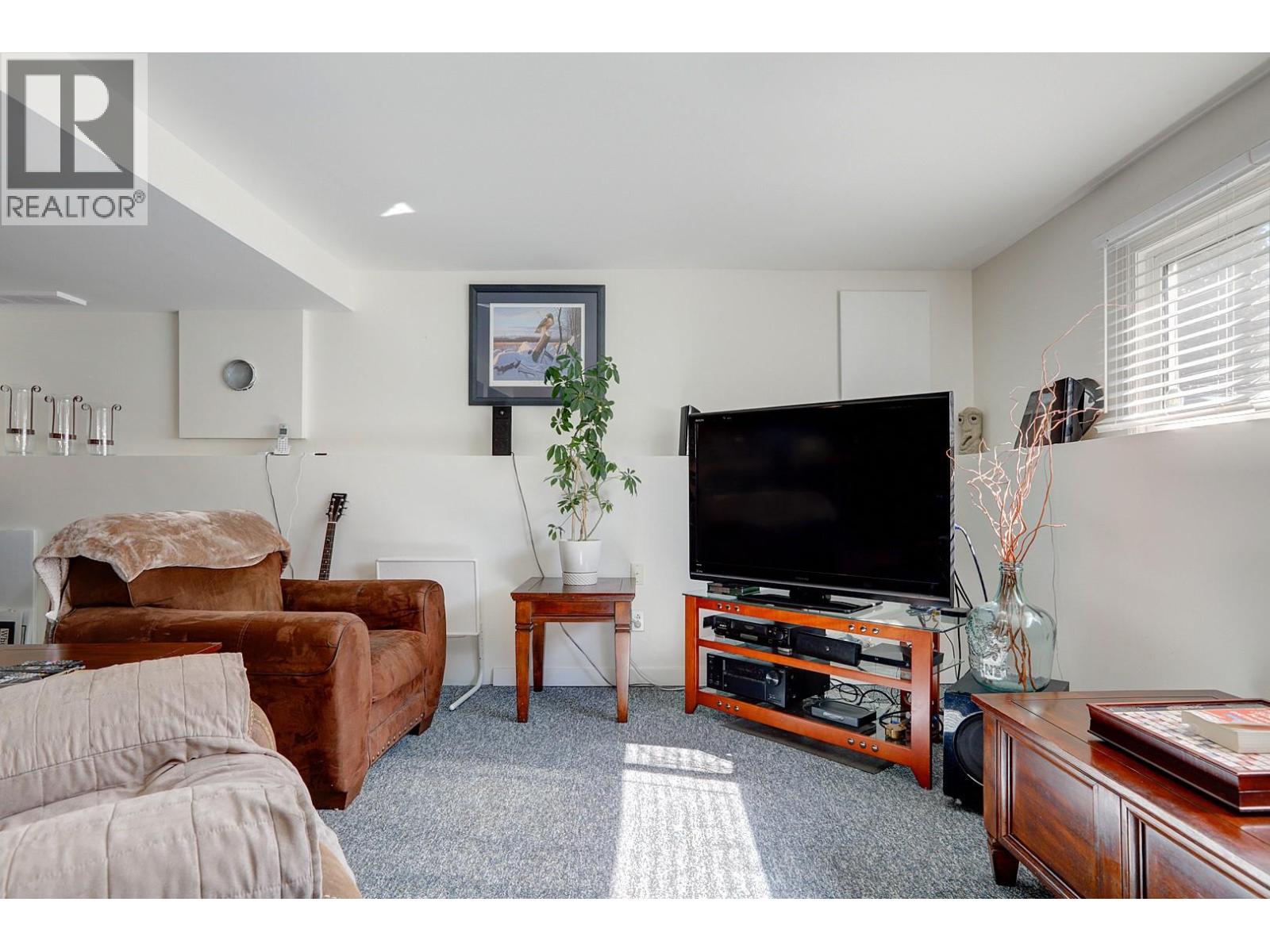 744 Arbutus Road - 18