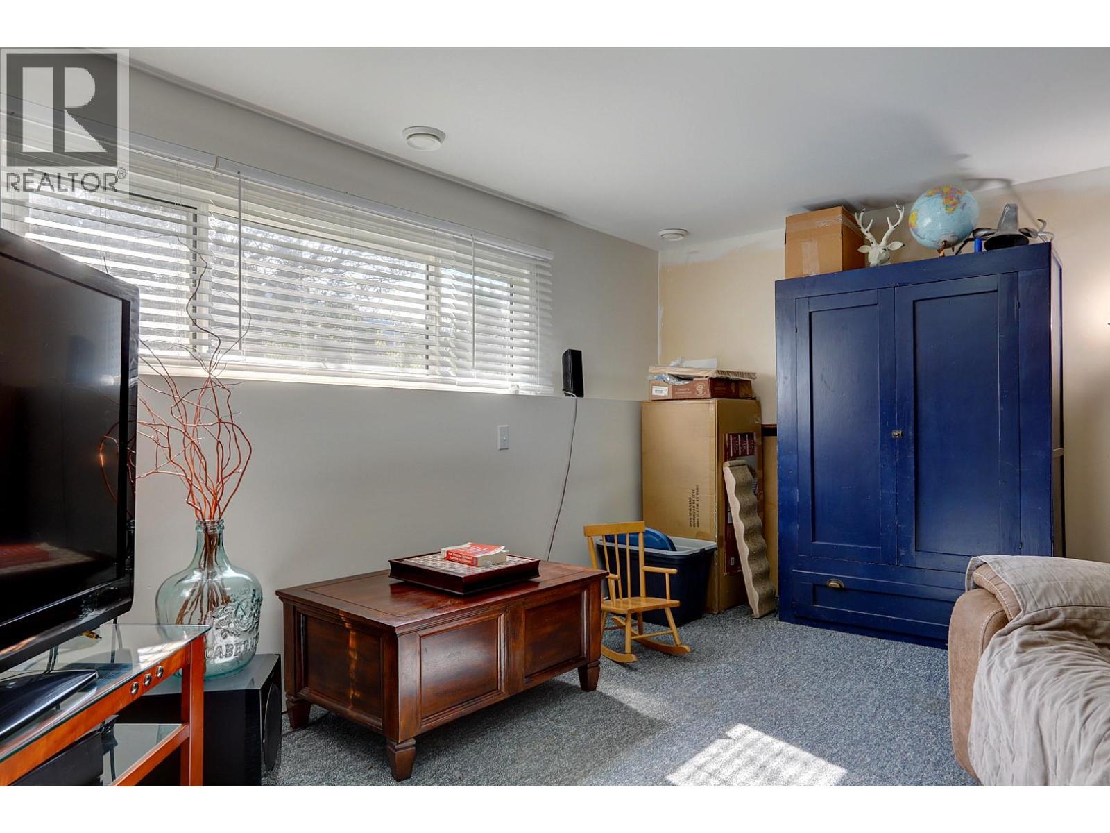 744 Arbutus Road - 19