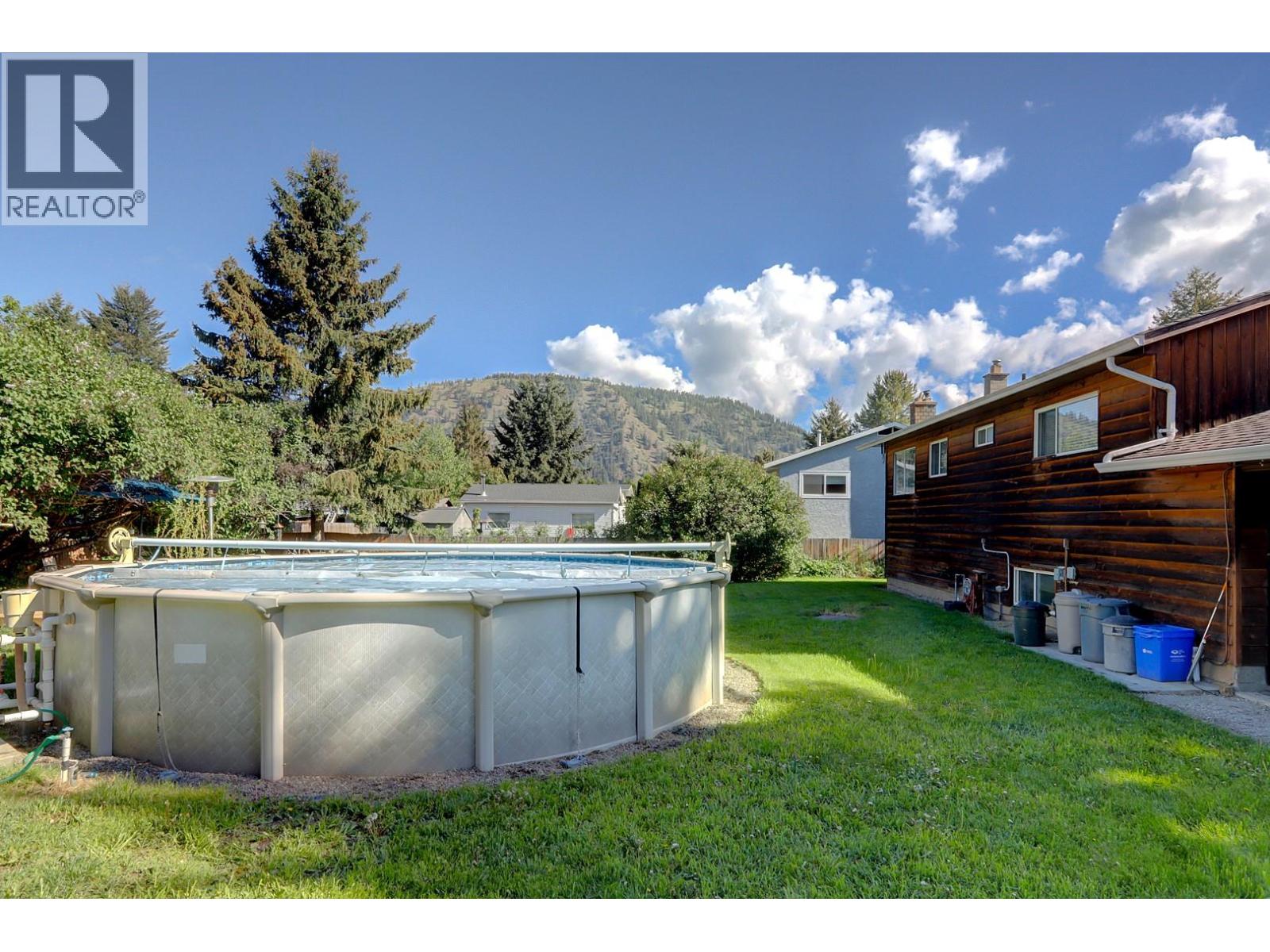 744 Arbutus Road - 21