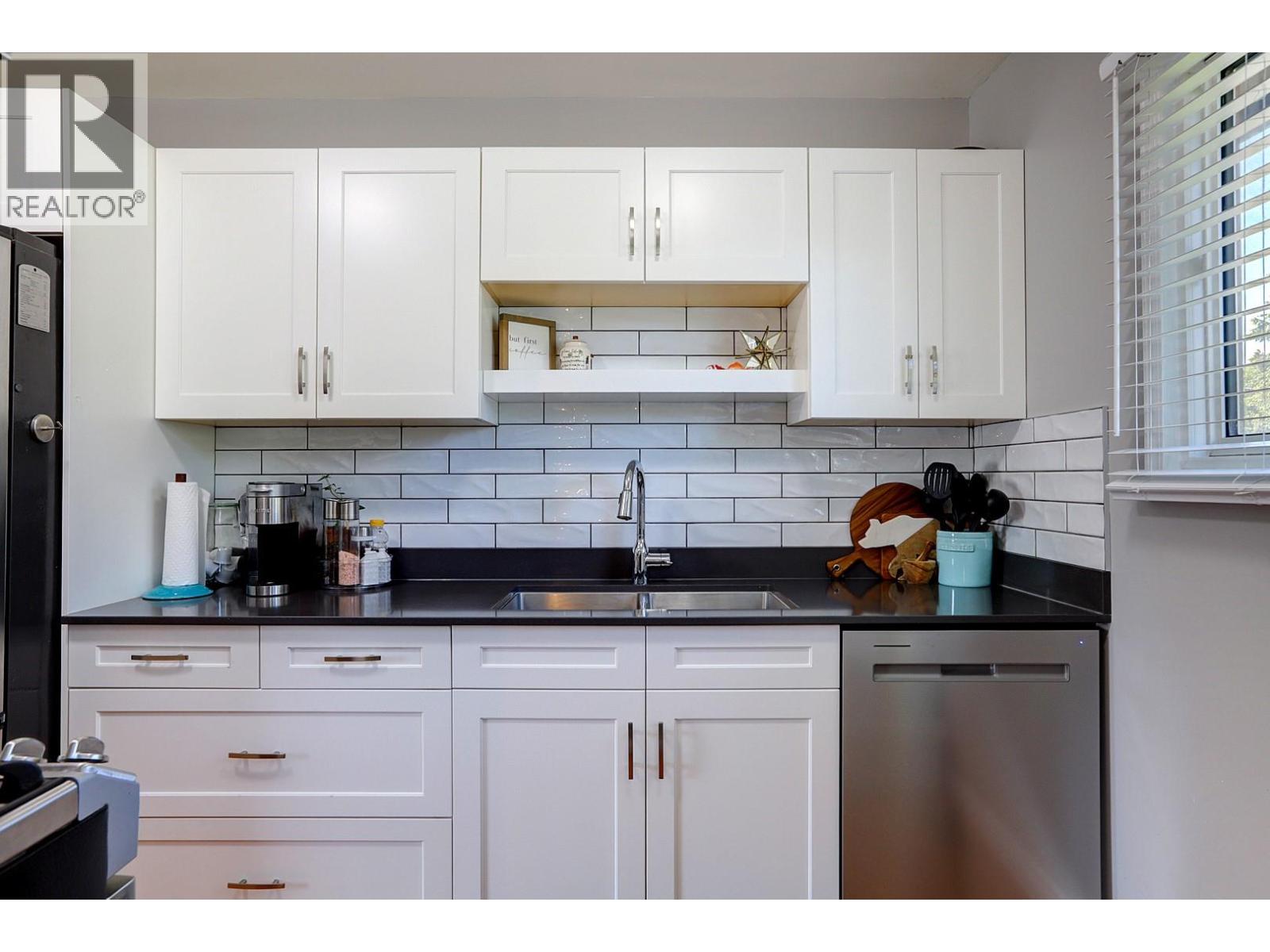 744 Arbutus Road - 12