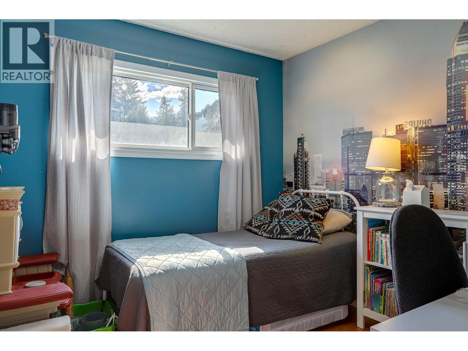 744 Arbutus Road - 15