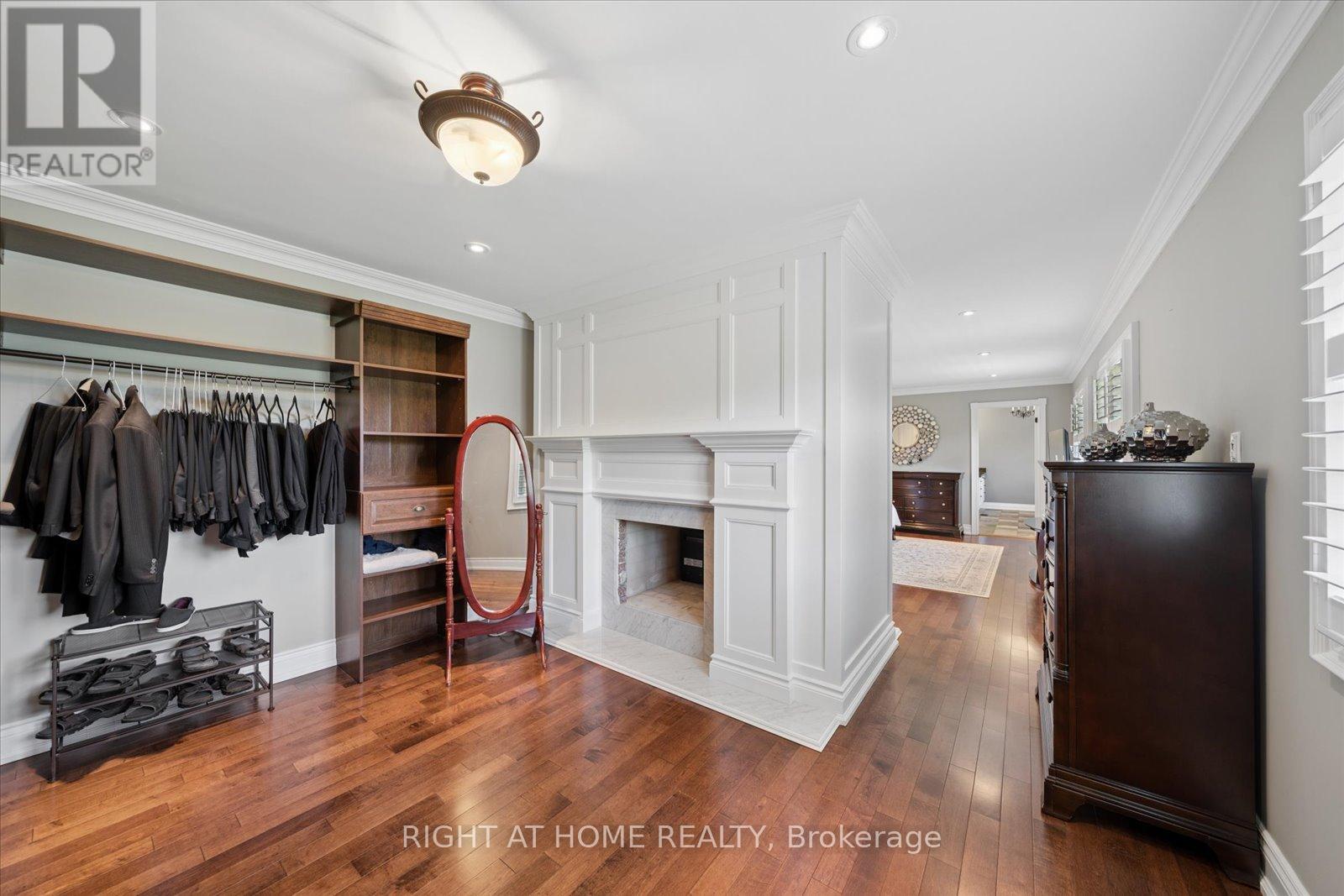 137 TREEGROVE CIRCLE - 26