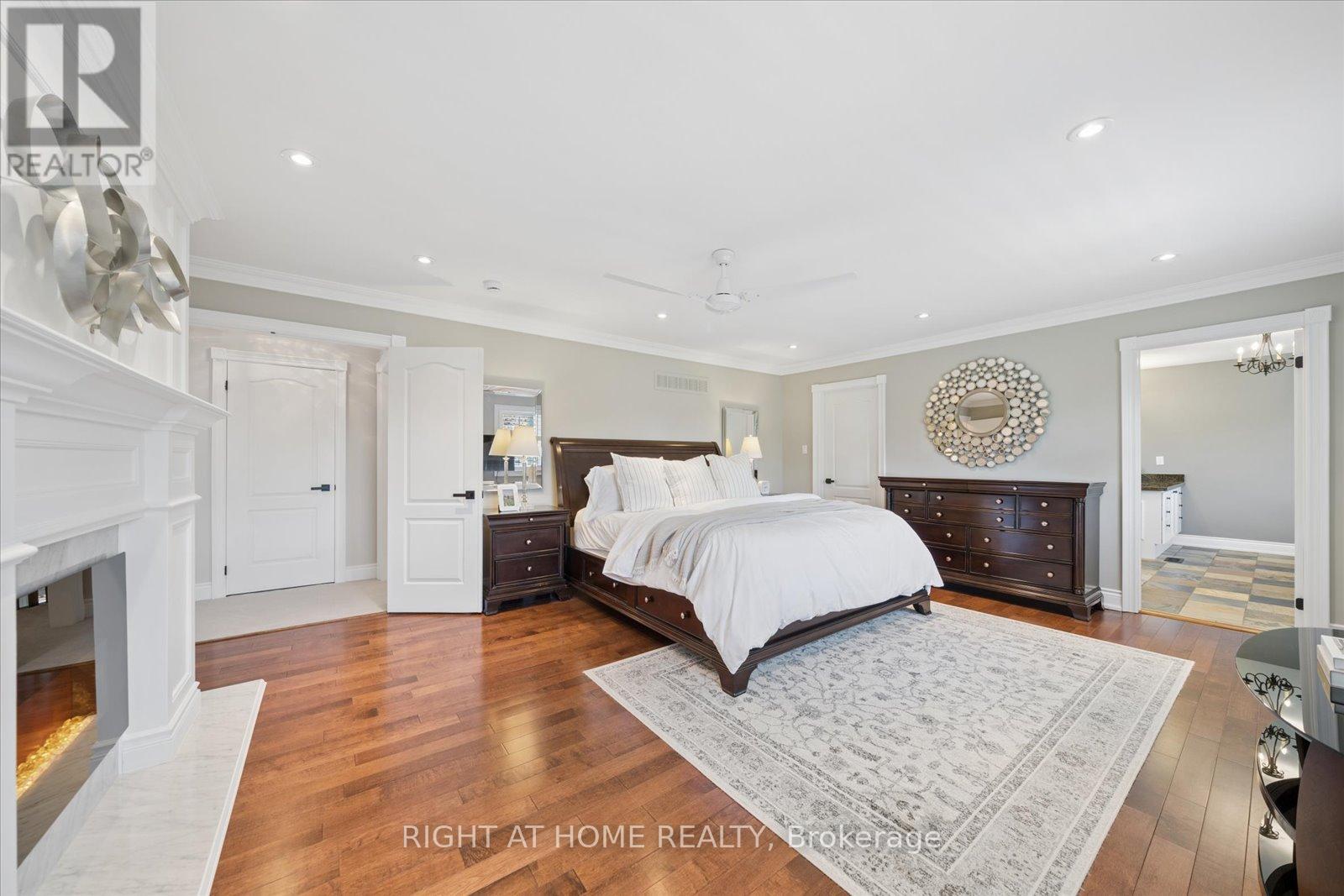 137 TREEGROVE CIRCLE - 24