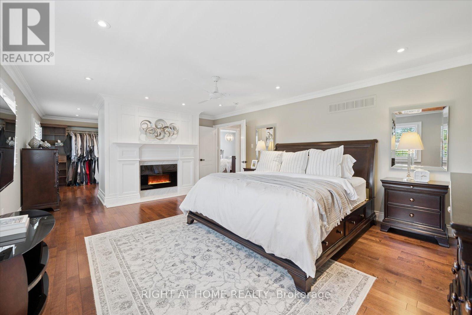 137 TREEGROVE CIRCLE - 23