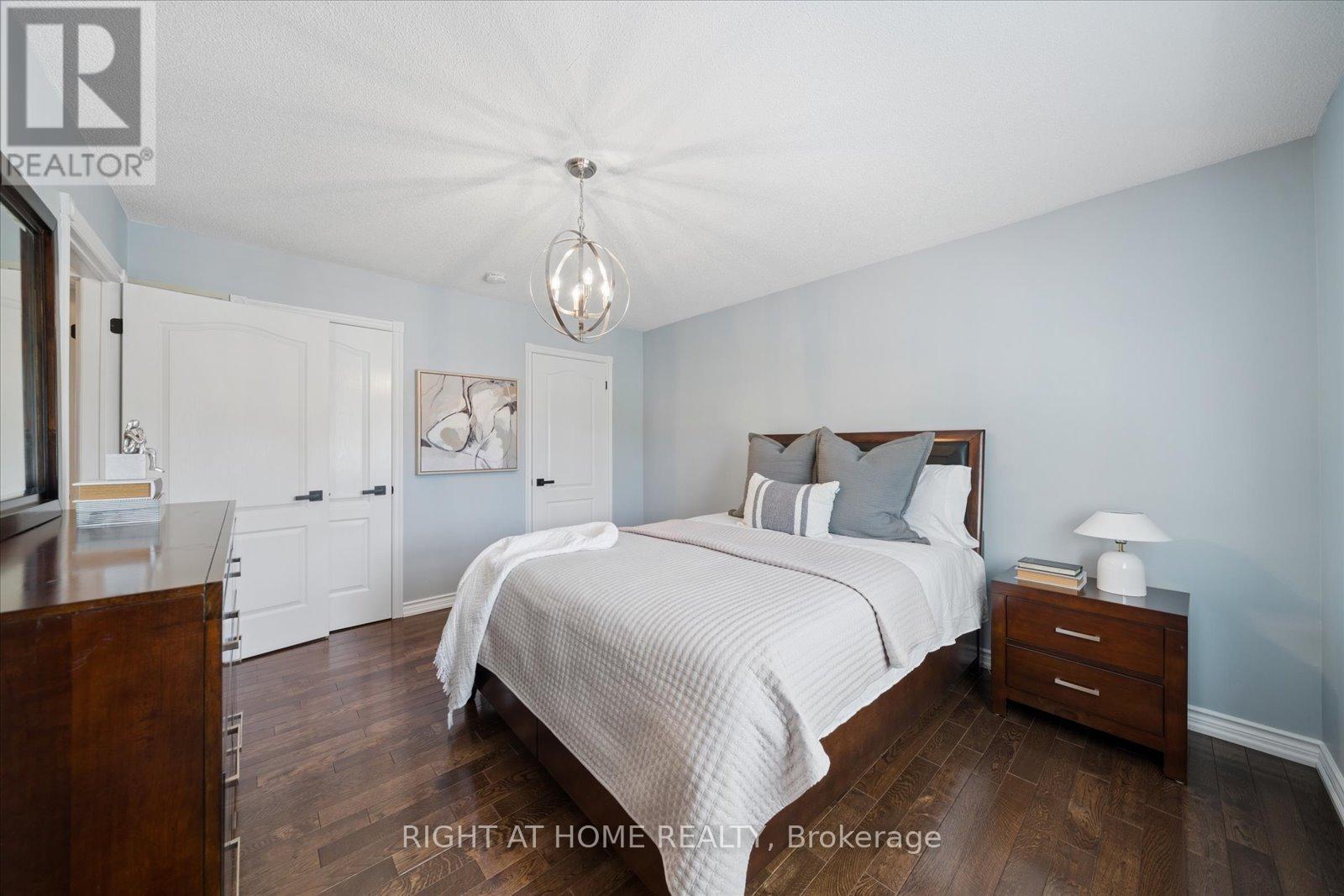 137 TREEGROVE CIRCLE - 28