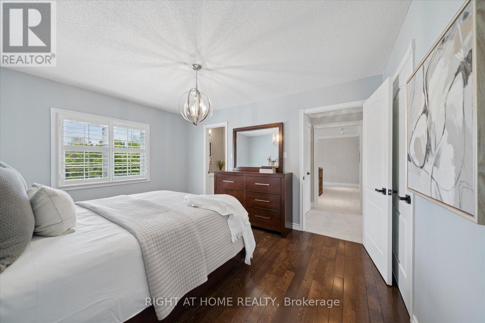 137 TREEGROVE CIRCLE - 29