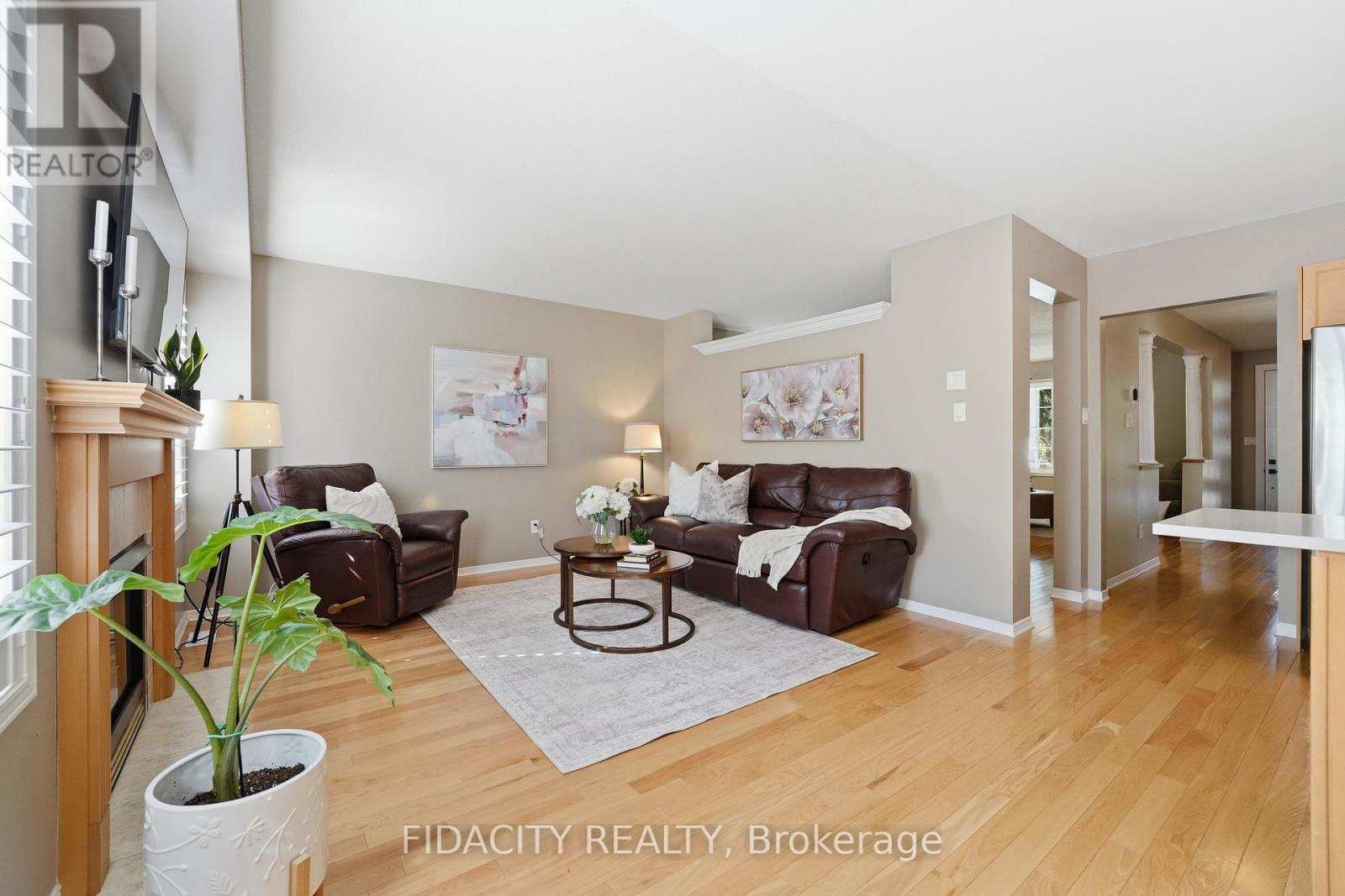24 SIROCCO CRESCENT - 18