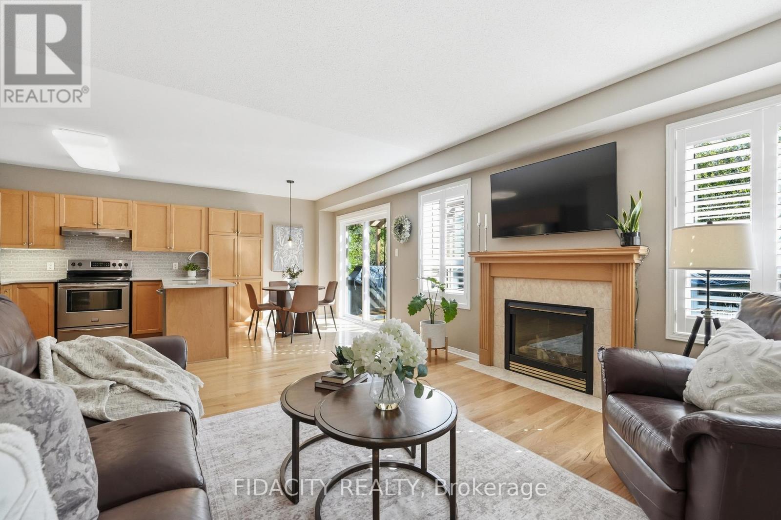 24 SIROCCO CRESCENT - 19