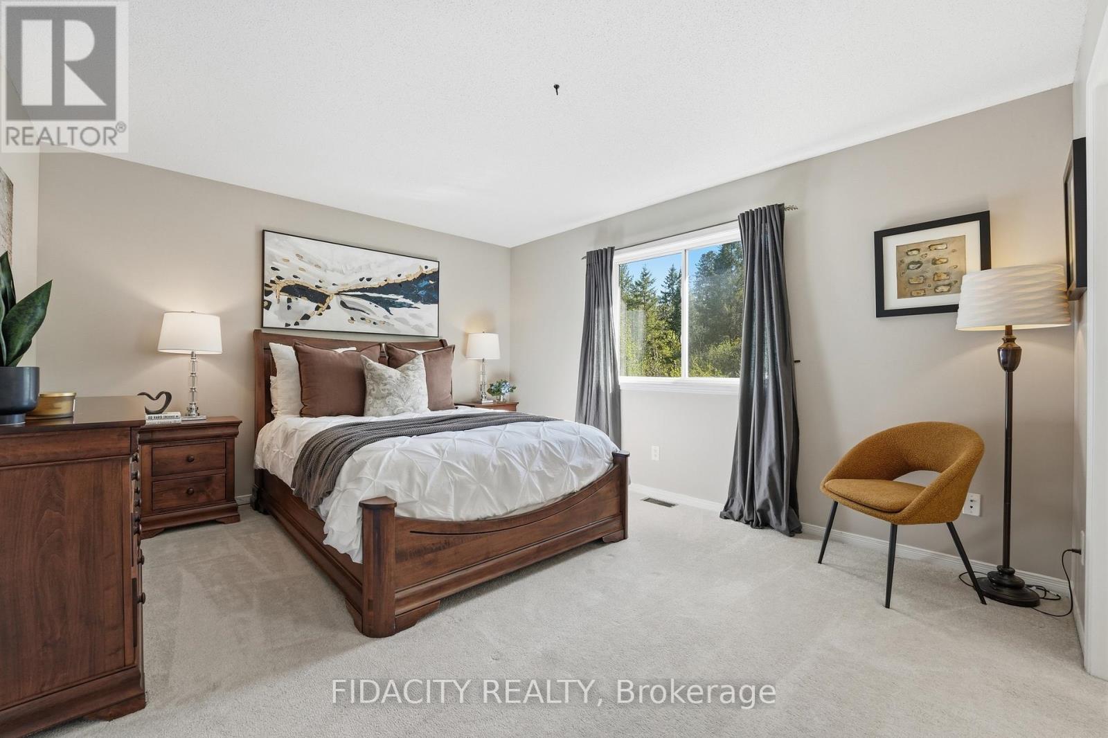24 SIROCCO CRESCENT - 22
