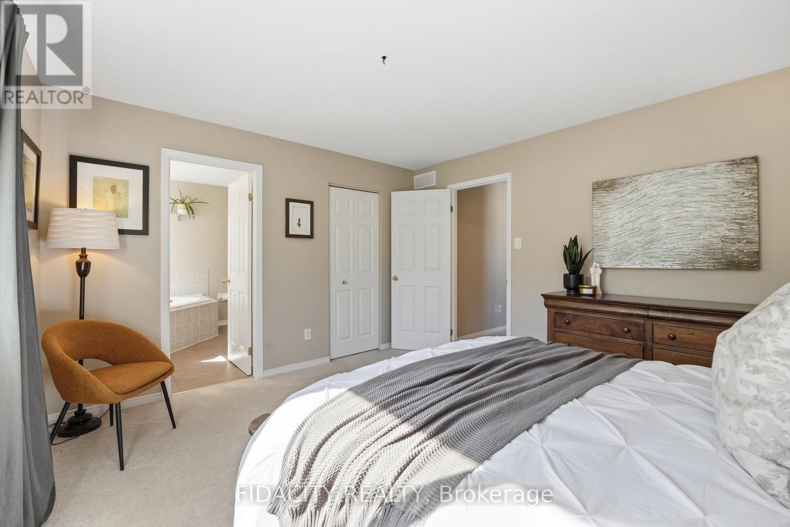 24 SIROCCO CRESCENT - 23