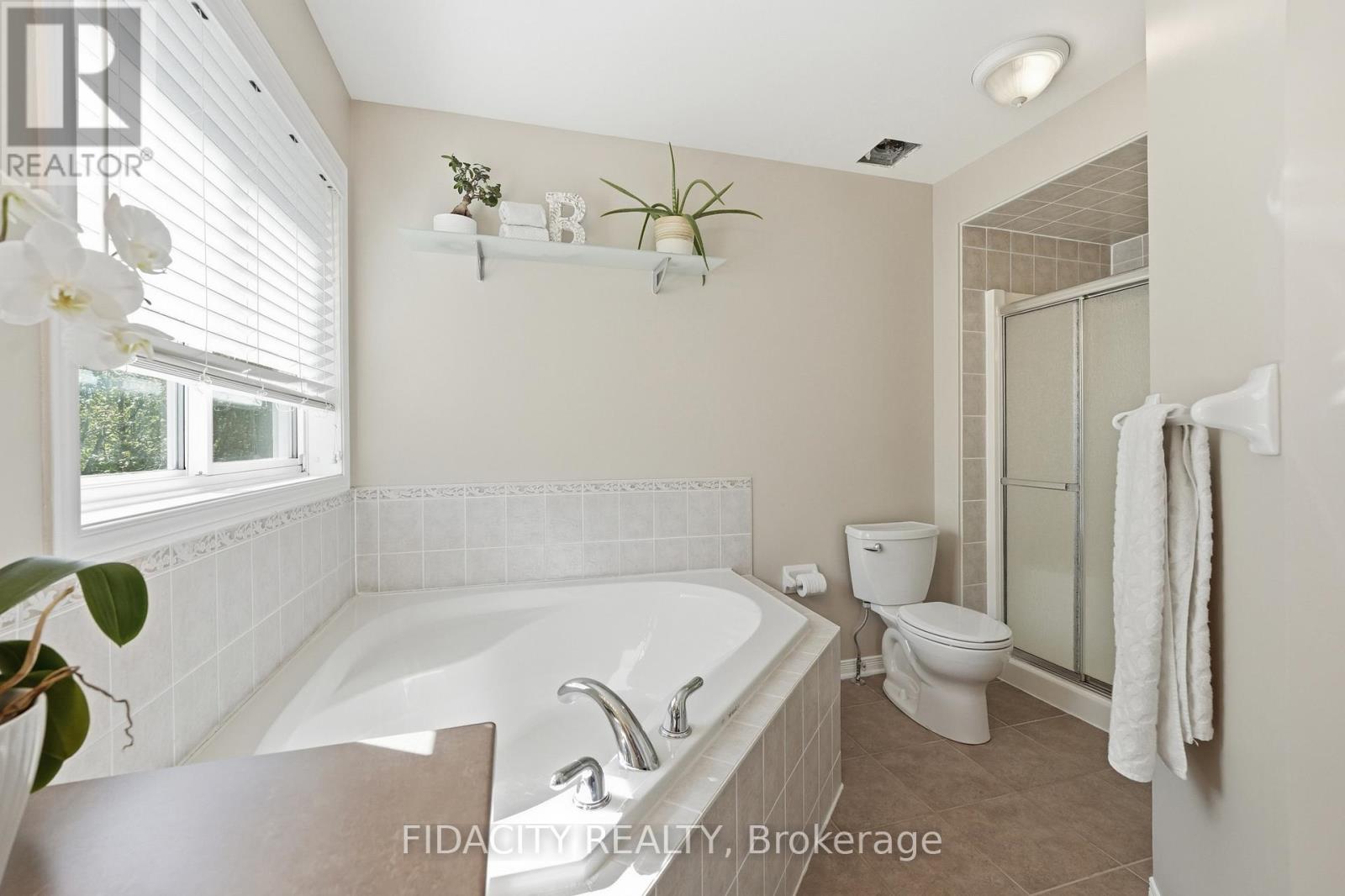24 SIROCCO CRESCENT - 25