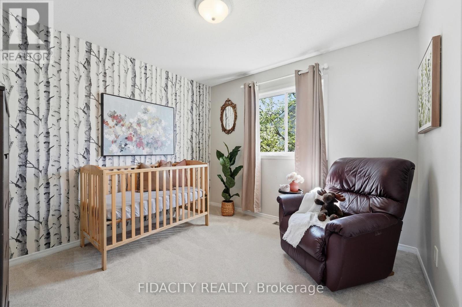 24 SIROCCO CRESCENT - 27
