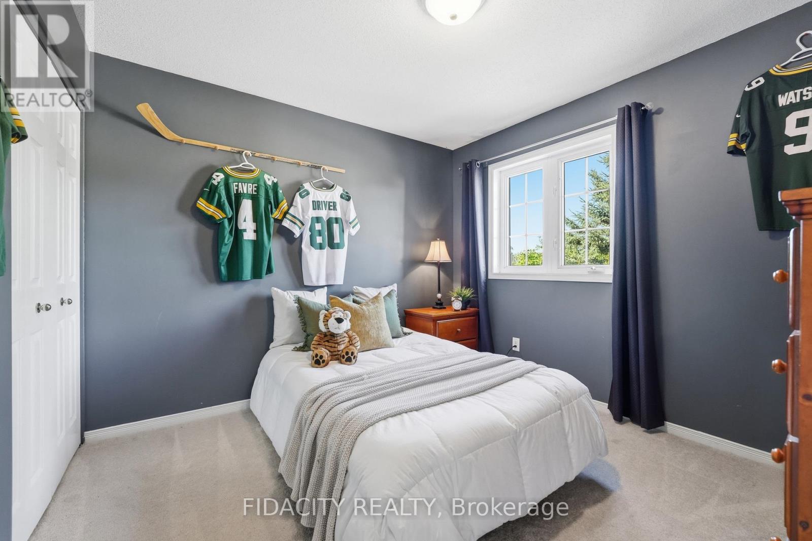 24 SIROCCO CRESCENT - 29