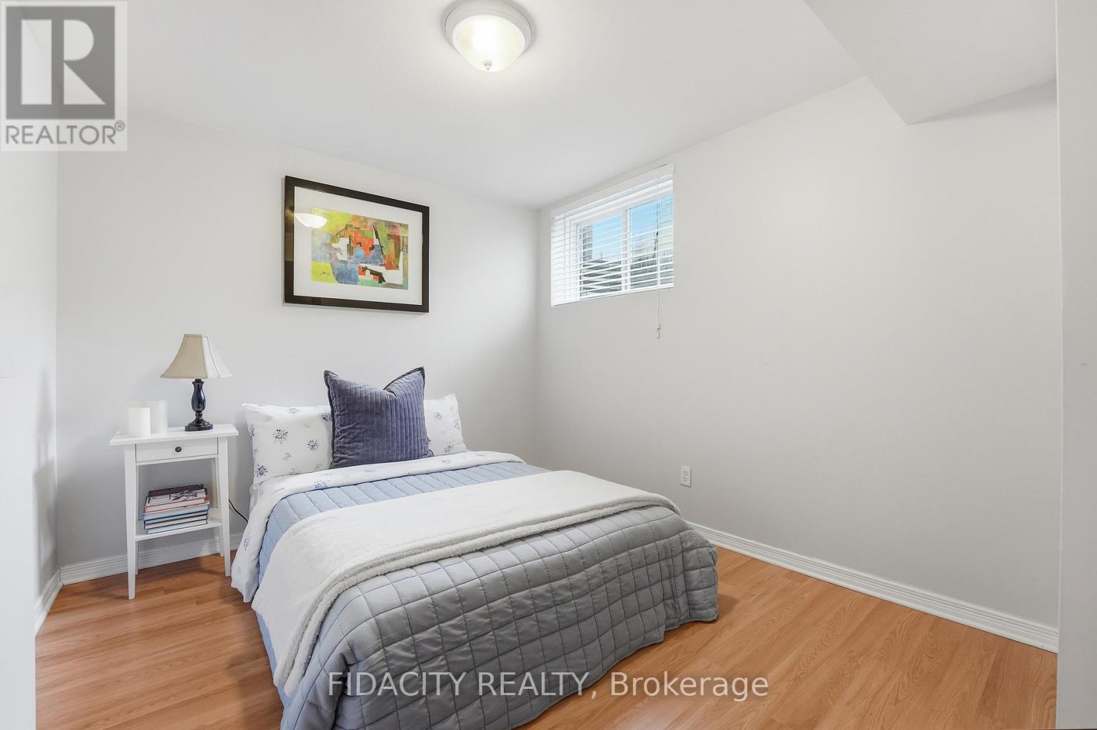 24 SIROCCO CRESCENT - 36