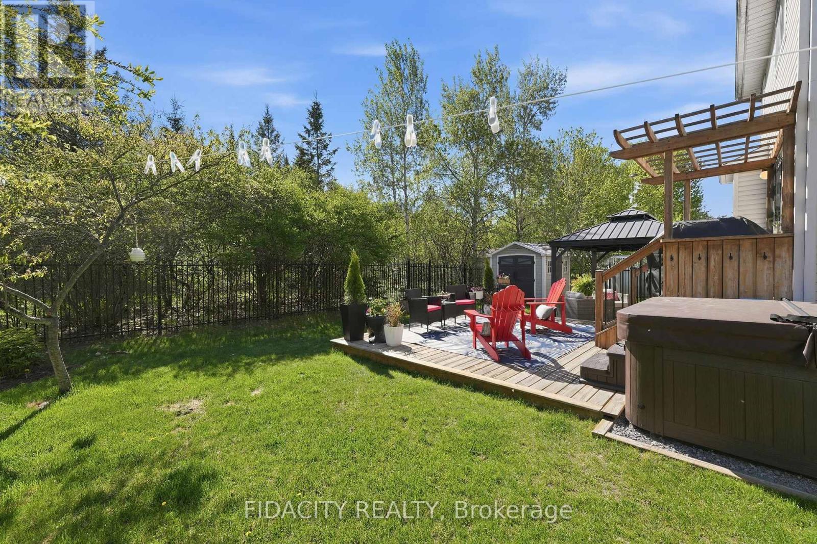 24 SIROCCO CRESCENT - 38
