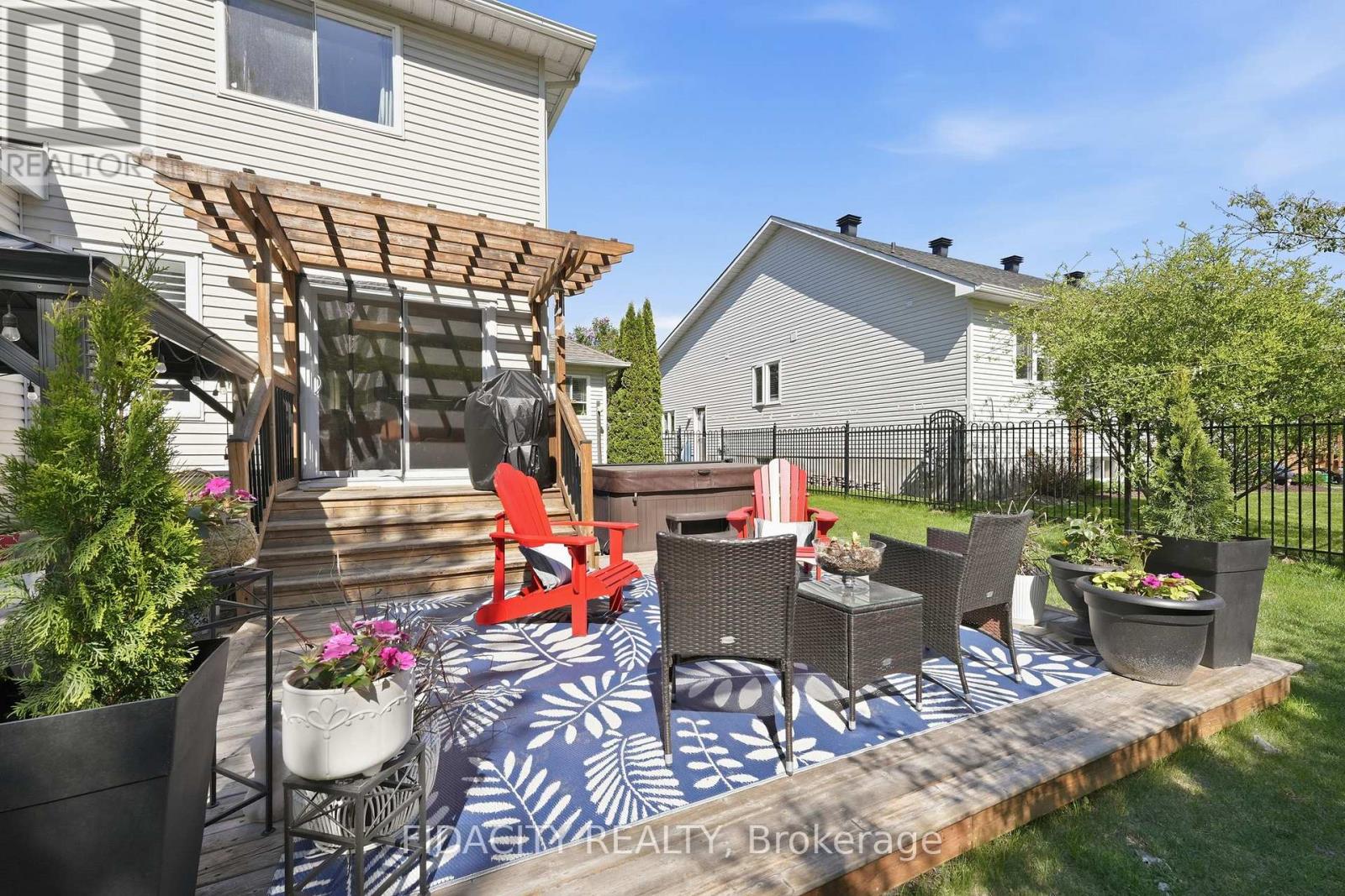 24 SIROCCO CRESCENT - 39