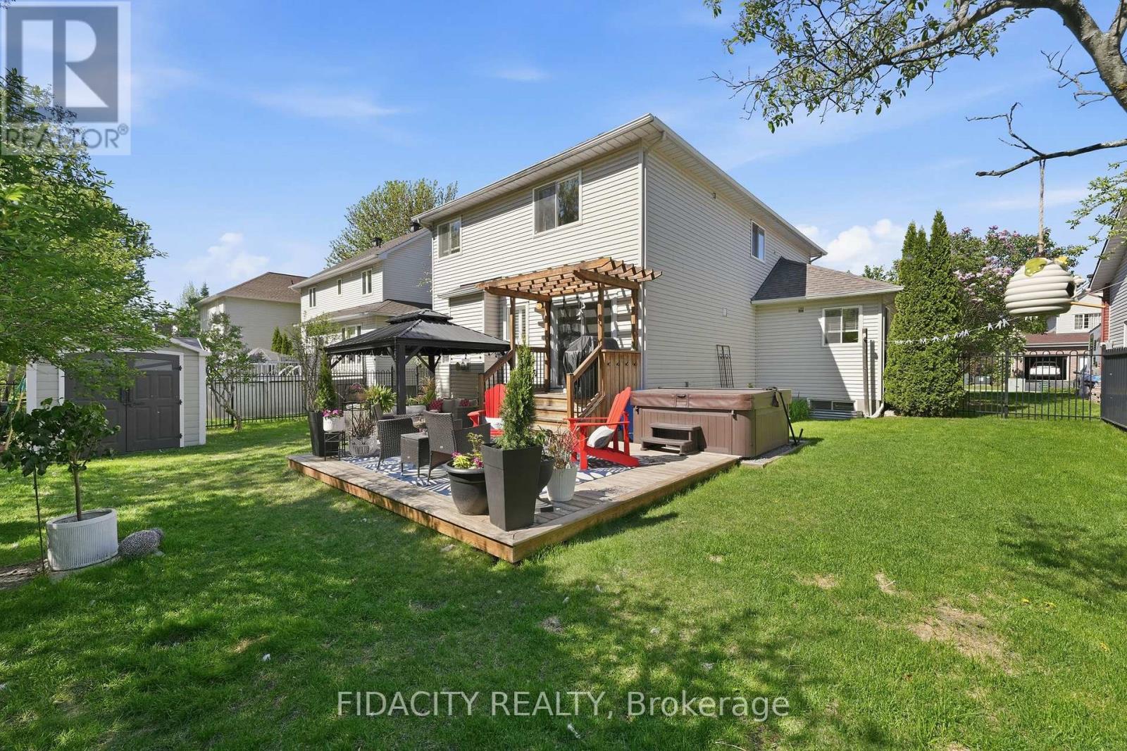 24 SIROCCO CRESCENT - 41