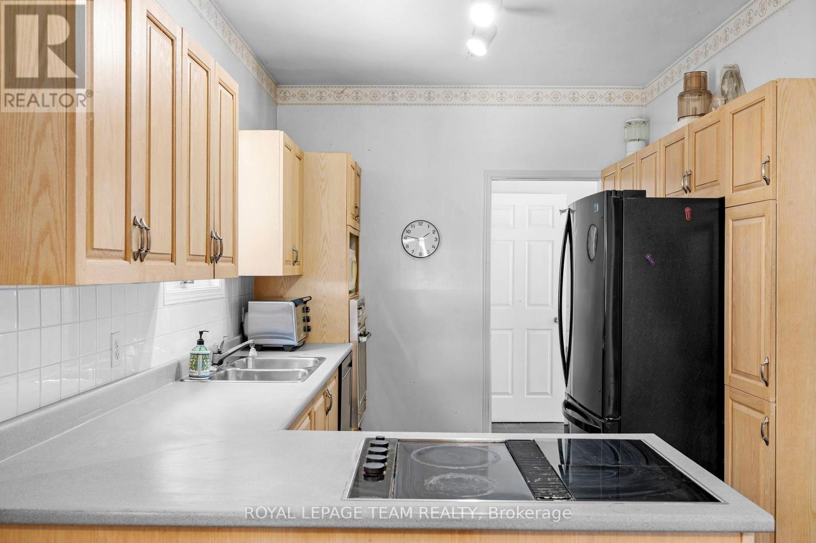 33 CASTLETHORPE CRESCENT - 14