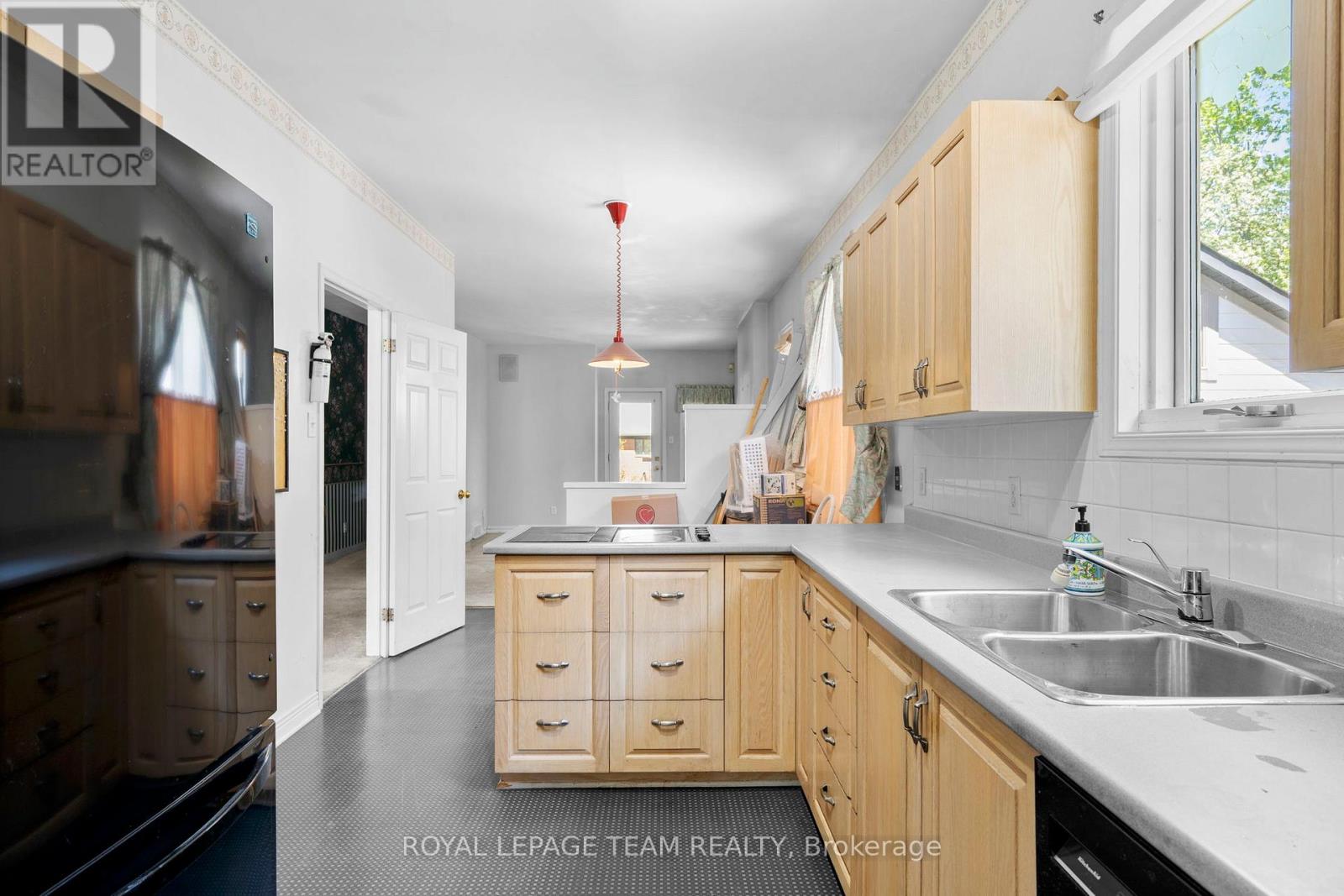 33 CASTLETHORPE CRESCENT - 16