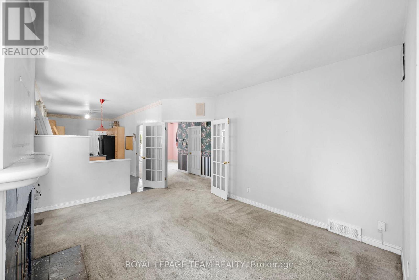 33 CASTLETHORPE CRESCENT - 17