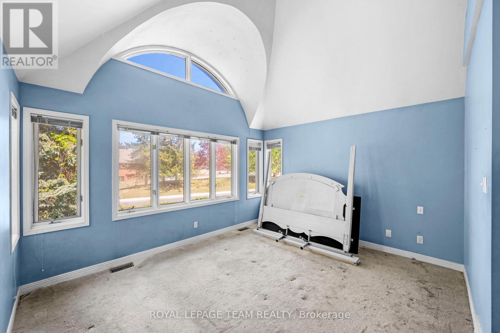 33 CASTLETHORPE CRESCENT - 21