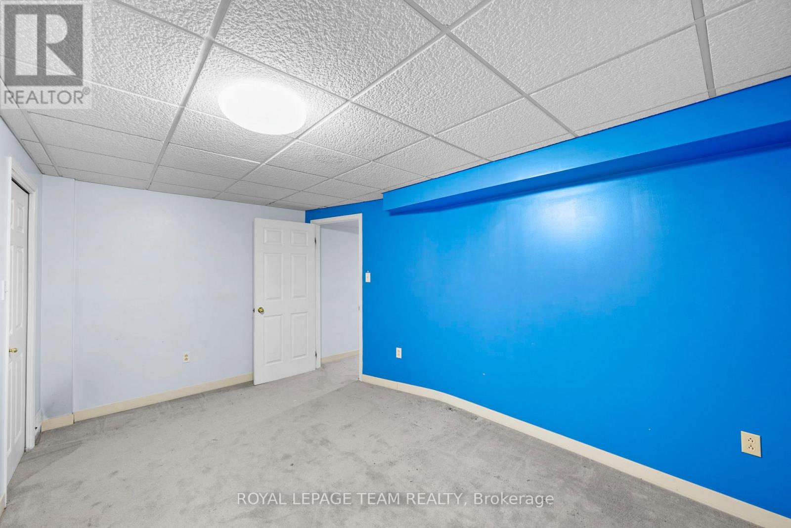 33 CASTLETHORPE CRESCENT - 27