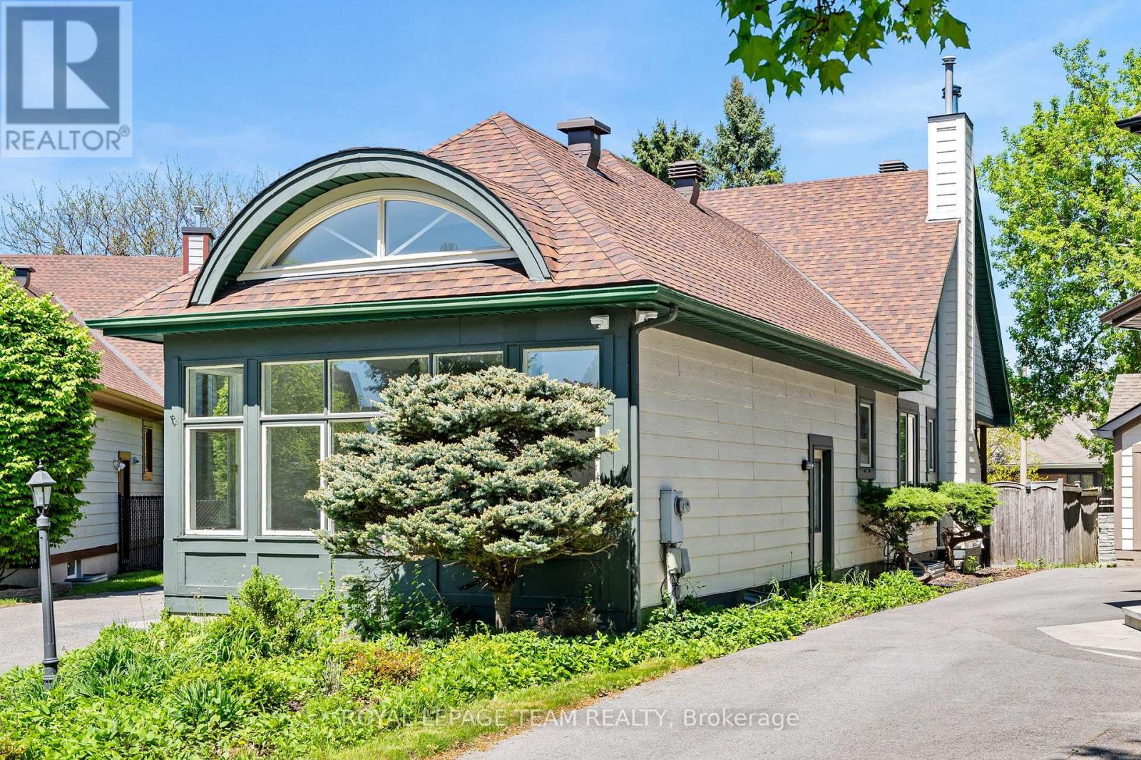33 CASTLETHORPE CRESCENT - 3