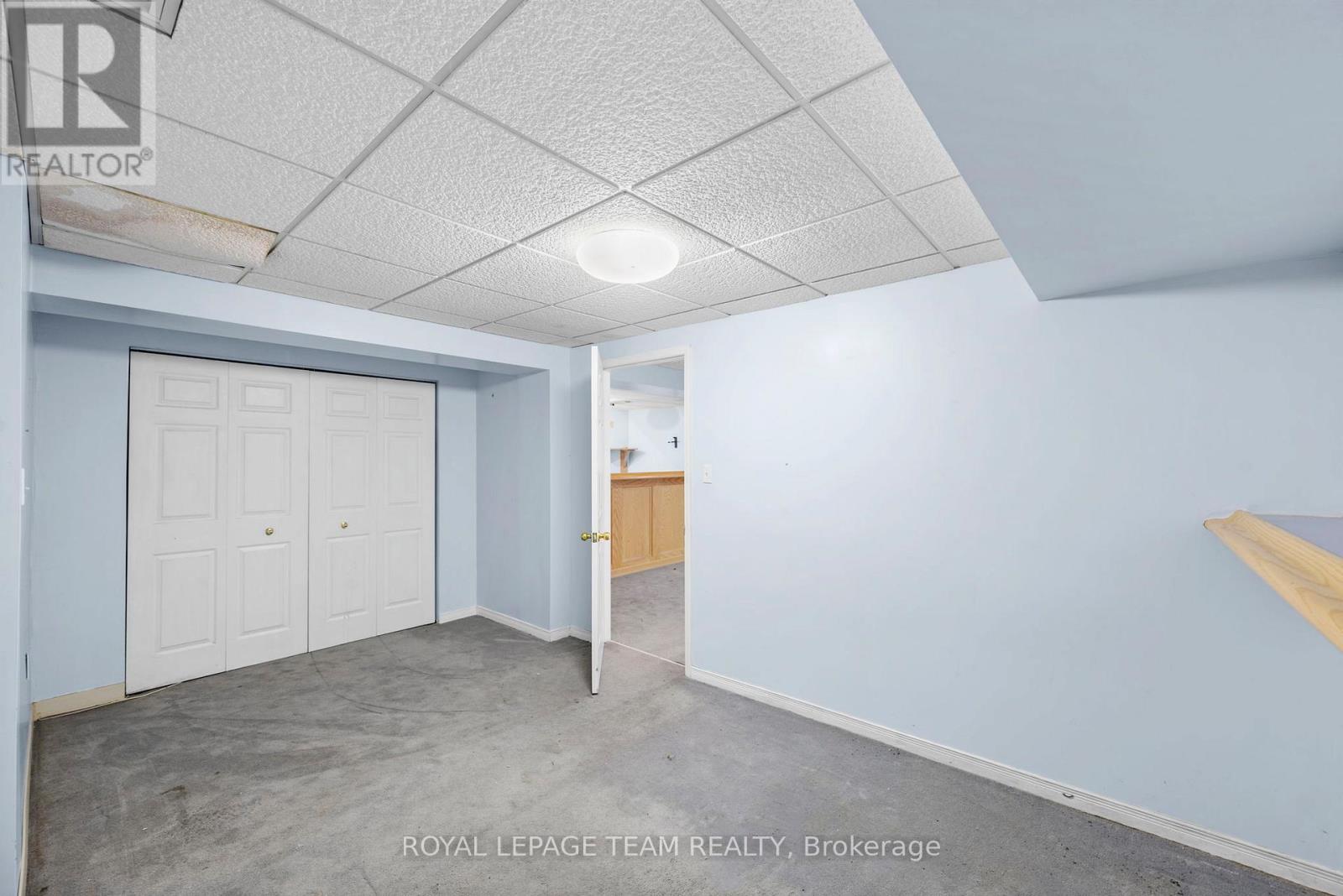 33 CASTLETHORPE CRESCENT - 34