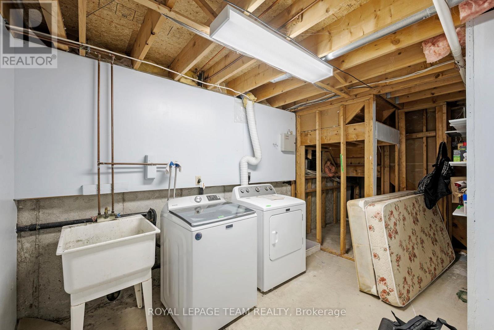 33 CASTLETHORPE CRESCENT - 37
