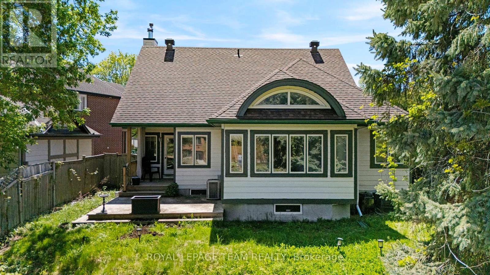 33 CASTLETHORPE CRESCENT - 38