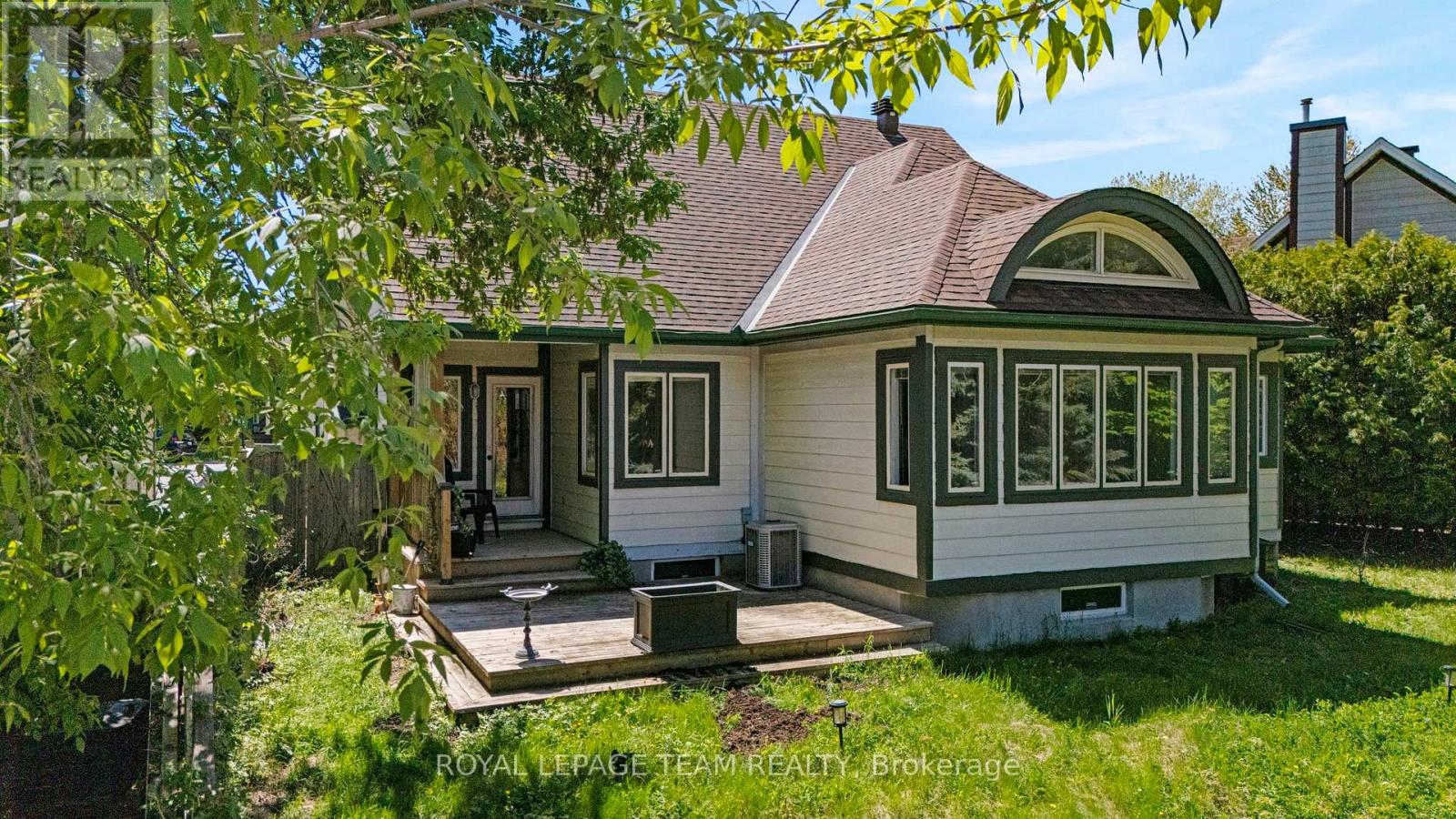 33 CASTLETHORPE CRESCENT - 39